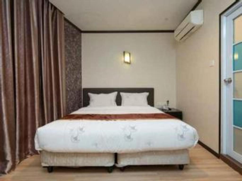 S Bee Hotel 3*