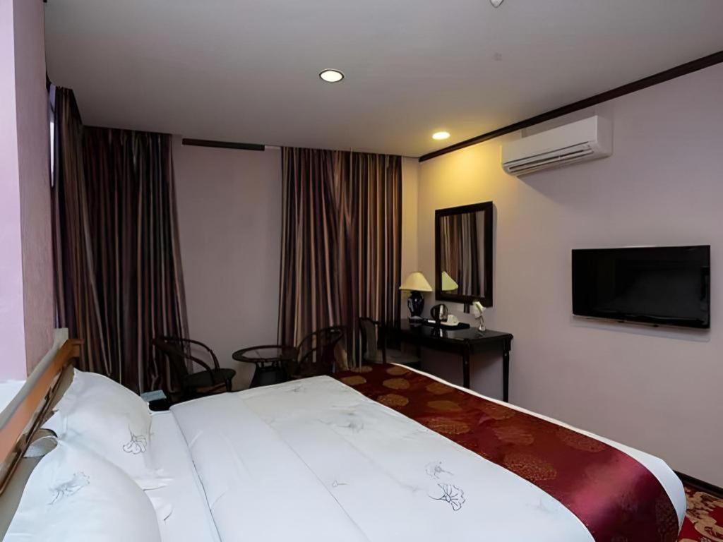 Hotel S Bee 3*